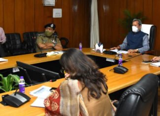 मुख्यमंत्री तीरथ रावत का अधिकारियों को सख्त निर्देश,कोविड संक्रमितों को मिले हर जरूरी ईलाज