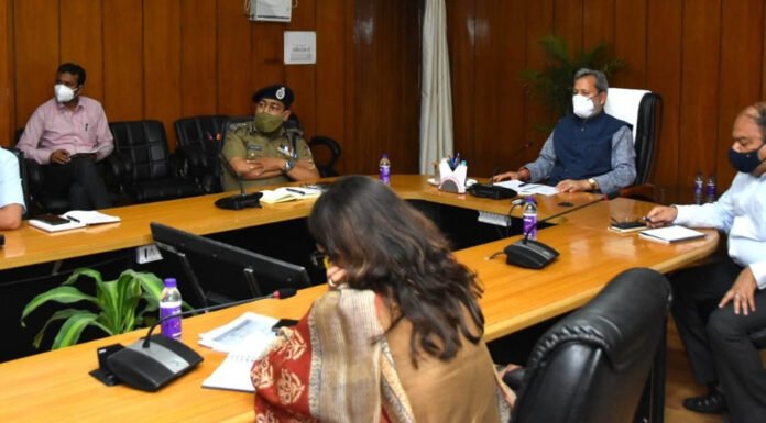 मुख्यमंत्री तीरथ रावत का अधिकारियों को सख्त निर्देश,कोविड संक्रमितों को मिले हर जरूरी ईलाज