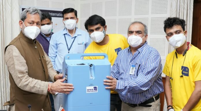 सेवा इंटरनेशनल संस्था ने मुख्यमंत्री तीरथ रावत को भेंट किए 5 ऑक्सीजन कंसेंट्रेटर्स,श्री महंत इन्द्रेश अस्पताल करेगा उपयोग