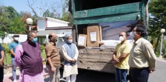 कोरोना के खिलाफ लड़ाई के लिए हंस फाउंडेशन ने उत्तराखंड को प्रदान किए 14 करोड़ रुपये के स्वास्थ्य संबंधित उपकरण,रुद्रप्रयाग जिले को दिए गए स्वास्थ्य उपकरणों को सीएम तीरथ रावत ने हरी झंडी दिखाकर किया रवाना