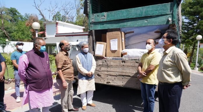 कोरोना के खिलाफ लड़ाई के लिए हंस फाउंडेशन ने उत्तराखंड को प्रदान किए 14 करोड़ रुपये के स्वास्थ्य संबंधित उपकरण,रुद्रप्रयाग जिले को दिए गए स्वास्थ्य उपकरणों को सीएम तीरथ रावत ने हरी झंडी दिखाकर किया रवाना