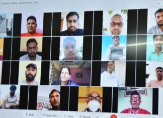 उत्तराखंड में कोविड जागरूकता में बेहतर कार्य करने वालों की मुख्यमंत्री ने थपथपाई पीठ