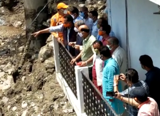 आपदा प्रभावित क्षेत्र देवप्रयाग पहुंचे मुख्यमंत्री तीरथ सिंह रावत,प्रभावित लोगों से मिले,हरसंभव मदद का दिया आश्वासन