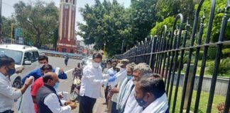 मजदूर दिवस पर उत्तराखंड कांग्रेस प्रदेश अध्यक्ष ने किया मजदूरों का सम्मान