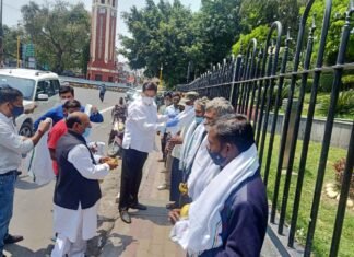 मजदूर दिवस पर उत्तराखंड कांग्रेस प्रदेश अध्यक्ष ने किया मजदूरों का सम्मान