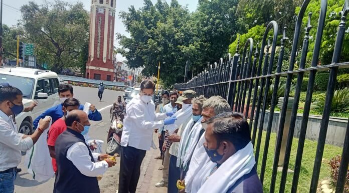 मजदूर दिवस पर उत्तराखंड कांग्रेस प्रदेश अध्यक्ष ने किया मजदूरों का सम्मान