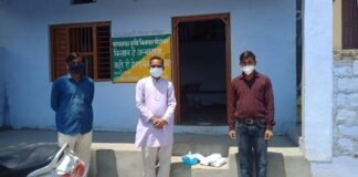 बेतालघाट के कई गांव के ग्रामीणों को समाजसेवी शिवराज सिंह बोहरा के माध्यम से कोरोना से बचाव के लिए प्रदान किए जा रहे है मास्क,सैनिटाइजर और फूड सप्लीमेंट