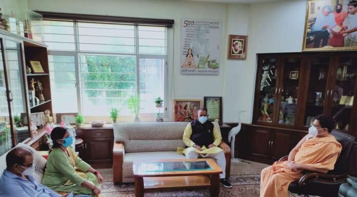 कैबिनेट मंत्री गणेश जोशी ने पंतजलि योगपीठ में आचार्य बालकृष्ण से की शिष्टाचार भेंट
