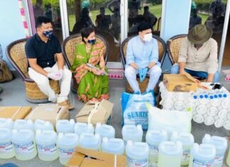 ‘सेवा ही संगठन’ कार्यक्रम के तह्त बेतालघाट में राज्य मंत्री पी सी गोरखा ने फ्रंट लाइन वर्करों का किया सम्मान,नैनीताल मंडल के कोटाबाग ग्रामीणों के प्रदान किए गए मास्क एवं सेनिटाइजर