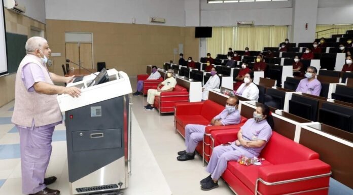 एम्स ऋषिकेश का आउटरीच सेल देश भर में कोविड मरीजों को दे रहा है महत्वपूर्ण ऑनलाइन चिकित्सकीय परामर्श