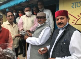 भाजपा के आर्थिक प्रकोष्ट के जिला संयोजक दर्शनलाल आर्य कोरोन संक्रमण के इस दौर में सीमांत गांवों तक पहुंचा रहे है मास्क,सेनेटाइजर और खाद्य सामग्री