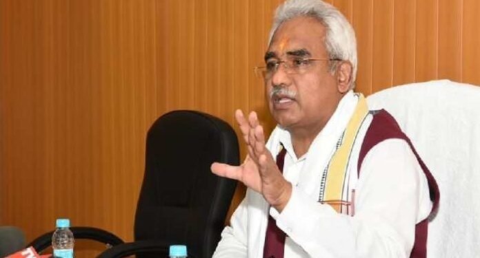 उत्तराखंड भाजपा अध्यक्ष मदन कौशिक ने कंट्रोल रूम प्रभारियों से ली पीड़ितों की समस्यों के समाधान के लिए उठाए गए कदमों की जानकारी