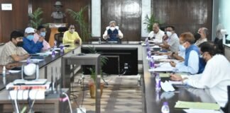 मुख्यमंत्री तीरथ रावत ने पौड़ी विधानसभा क्षेत्र की योजनाओं के क्रियान्वयन के लिए अधिकारियों को विशेष ध्यान देने के दिए निर्देश