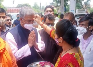 तीन दिवसीय कुमाऊं दौरे के पहले दिन पूर्व मुख्यमंत्री त्रिवेंद्र रावत का पार्टी की रीढ़ कहे जाने वाले जमीनी कार्यकर्ताओं ने किया जोरदार स्वागत