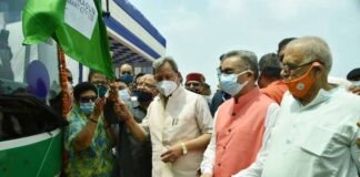 देहरादून के प्रदूषण मुक्त करने की पहल,सीएम रावत ने स्मार्ट सिटी योजना के अन्तर्गत पांच इलेक्ट्रिक बसों को हरी झण्डी दिखा किया रवाना