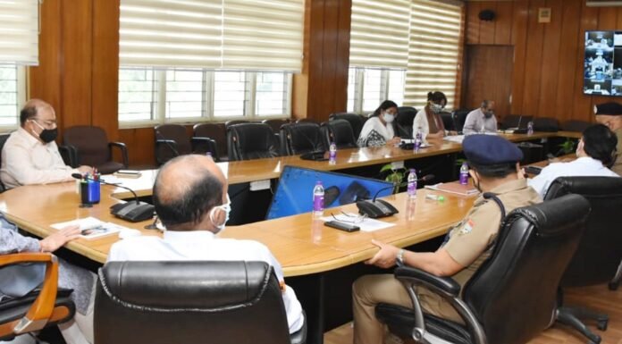 मुख्यमंत्री तीरथ रावत ने राज्य में कोविड-19 महामारी व टीकाकरण अभियान को लेकर की समीक्षा बैठक,कोरोना की तीसरी लहर के दृष्टिगत अधिकारियों को दिए निर्देश