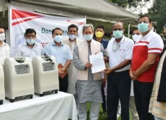 मुख्यमंत्री तीरथ रावत को सीएसआर के तहत महिन्द्रा ग्रुप ने सौंपे ऑक्सीजन कन्सन्ट्रेटर्स