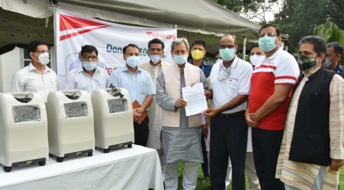 मुख्यमंत्री तीरथ रावत को सीएसआर के तहत महिन्द्रा ग्रुप ने सौंपे ऑक्सीजन कन्सन्ट्रेटर्स