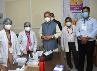 मुख्यमंत्री तीरथ रावत ने किया सचिवालय कर्मियों एवं उनके आश्रितों के लिए आयोजित टीकाकरण व्यवस्थाओं का निरीक्षण