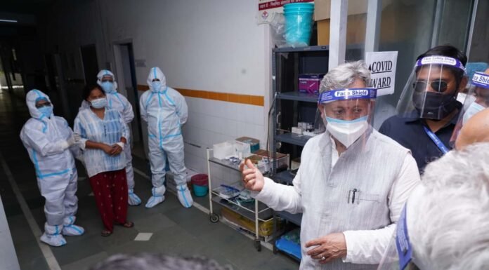 हरिद्वार में सीएम तीरथ रावत ने किया राजकीय मेला चिकित्सालय एवं दूधाधारी बाबा बर्फानी कोविड चिकित्सालयों का निरीक्षण,पीपीई किट पहनकर जाना कोविड मरीजों का हाल