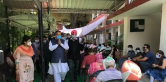 कोविड प्रभारी मंत्री गणेश जोशी ने दून क्लब में संचालित टीकाकरण केन्द्र का किया निरीक्षण