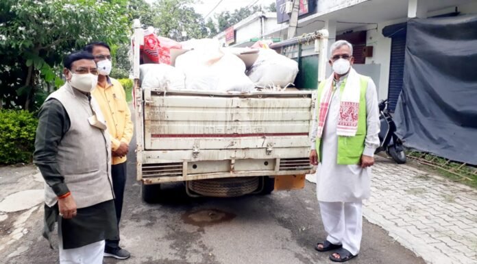 उत्तराखंड को कोरोना संक्रमण से बचाने के लिए पूर्व सीएम त्रिवेन्द्र रावत की एक और महत्वपूर्ण पहल,पौड़ी,रुद्रप्रयाग,चमोली और अल्मोड़ा के लिए रवाना की कोरोना बचाव सामग्री