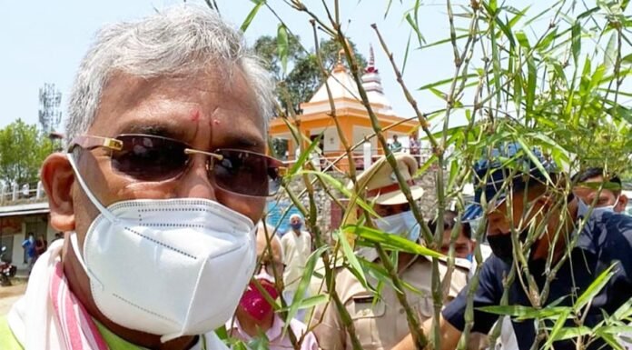 पूर्व सीएम त्रिवेन्द्र की “मिशन रक्तदान” के बाद अब “सेल्फी-विद-ट्री” मुहिम की शुरूआत