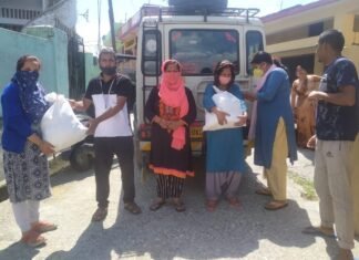 ‘जय हो ग्रुप’ एवं ‘अजीम प्रेम जी फाउंडेशन’ ने यमुनाघाटी के दर्जनों गाँव,नगर पालिका बड़कोट और नगर पंचायत नौगाँव में जरूरतमंद परिवारों को प्रदान की राशन किट