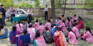 नैनीताल विधायक संजीव आर्य ने फ़्रंटलाइन वर्करों को प्रदान की सुरक्षा किट