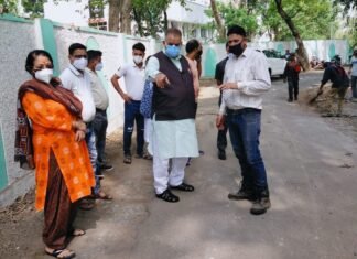 कैबिनेट मंत्री गणेश जोशी ने किया जैंतनवाला से संतलादेवी मार्ग के डामरीकरण कार्य का किया निरीक्षण