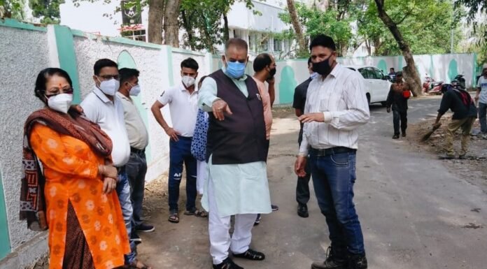 कैबिनेट मंत्री गणेश जोशी ने किया जैंतनवाला से संतलादेवी मार्ग के डामरीकरण कार्य का किया निरीक्षण