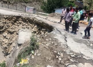 उत्तरकाशी की यमुना घाटी में भारी बारिश का कहर,कई घरों में पड़ी दरारें,खेतों को भारी नुकसान