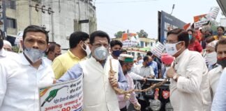 पेट्रोल-डीजल की बढ़ती कीमत के विरोध में उत्तराखंड कांग्रेस का प्रदर्शन,मदन कौशिक ने कसा तंज,प्रदर्शन के बजाय अपने हाईकमान का पथ प्रदर्शक बने कांग्रेसी