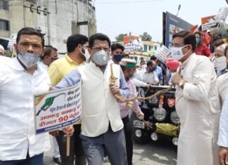 पेट्रोल-डीजल की बढ़ती कीमत के विरोध में उत्तराखंड कांग्रेस का प्रदर्शन,मदन कौशिक ने कसा तंज,प्रदर्शन के बजाय अपने हाईकमान का पथ प्रदर्शक बने कांग्रेसी