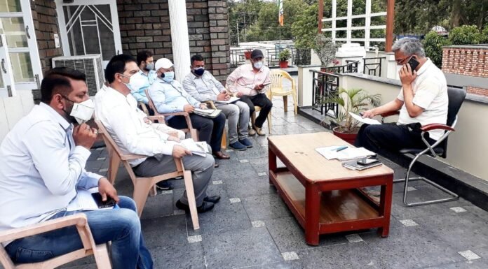 पूर्व सीएम त्रिवेन्द्र रावत ने विधानसभा डोईवाला क्षेत्र में की विकास कार्यों की समीक्षा