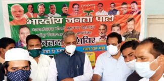 रक्तदाताओं का उत्साहवर्धन करने अल्पसंख्यक मोर्चा के रक्तदान शिविर में पहुंचे पूर्व सीएम त्रिवेन्द्र