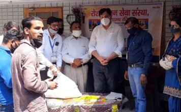 देहरादून के श्रीदेव सुमन नगर में ‘रोशनी जन सेवा संस्था’ ने जरूरतमंद लोगों को प्रदान की खाद्य सामग्री