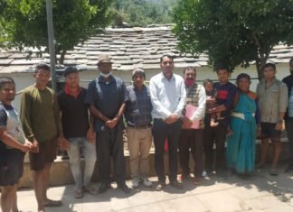 श्रीनगर विधानसभा के दूरस्थ गांव खण्ड-मल्ली पहुंचे मोहन काला समर्थक,ग्रामीणों से किया जनसंपर्क