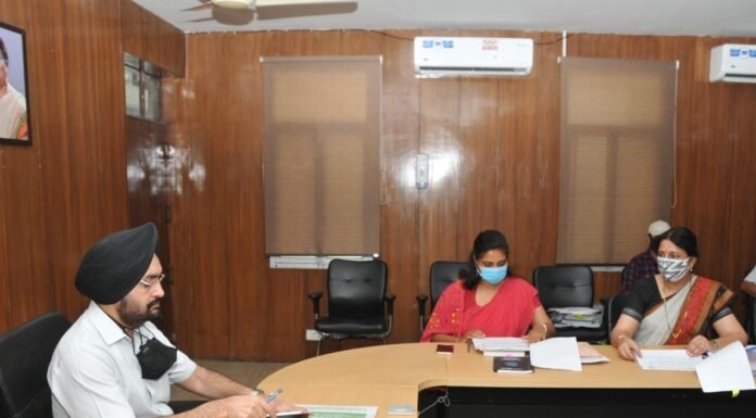 मुख्य सचिव डॉ.एस.एस.संधू ने की उत्तराखण्ड विकेन्द्रीकृत विकास परियोजना की उच्चाधिकार प्राप्त समिति के साथ की बैठक