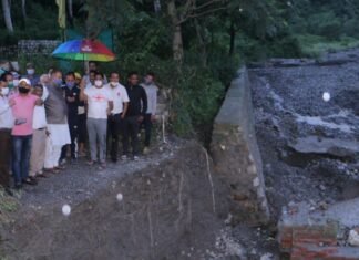 कैबिनेट मंत्री गणेश जोशी ने भारी बारिश से क्षतिग्रस्त हुए कालीराव,सहस्त्रधारा मार्ग का किया निरीक्षण