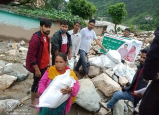 उत्तरकाशी प्राकृतिक आपदा से पीड़ित ग्रामीणों की मदद के लिए हंस फाउंडेशन ने बढ़ाया हाथ,आपदा पीड़ितों के लिए पहुंचायी खाद्य सामग्री