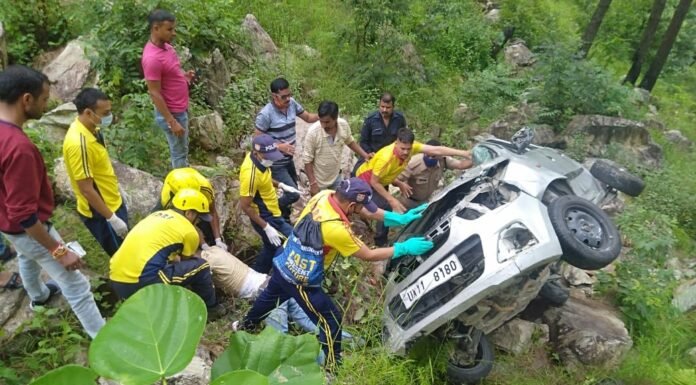 रुद्रप्रयाग में ऑल्टो कार खाई में गिरी,एक व्यक्ति की मौके पर ही मौत एक घायल