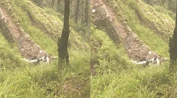 पौड़ी गढ़वालः-दिल्ली से लैंसडाउन घूमने आए पर्यटकों कार गहरी खाई में गिरी,2 लोगों की मौत,एक घायल