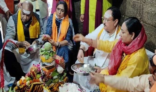 बीजेपी के राष्ट्रीय अध्यक्ष जेपी नड्डा ने जागेश्वरधाम में परिवार के साथ की पूजा अर्चना,शुक्रवार से हरिद्वार में उत्तराखंड विधानसभा चुनाव को लेकर मंथन