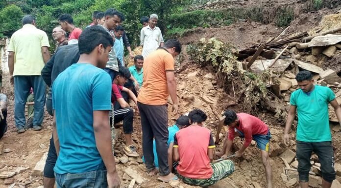 पौड़ी गढ़वाल के खिर्सू ब्लॉक के नौगांव में बादल फटने के भारी तबाही,कई गौशालाएं हुई ध्वस्त,यूकेडी नेता मोहन काला पहुंचे मौके पर