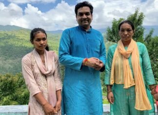 भाजपा नेता कपिल मिश्रा रक्षा बंधन पर पहुंचे दिल्ली दंगे में मारे गए दिलबर नेगी के गांव रोखड़ा,बहनों ने बांधी राखी