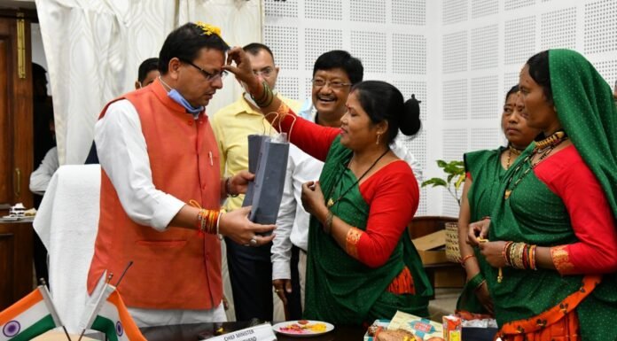 ट्राइफेड द्वारा आयोजित रक्षा बंधन कार्यक्रम में शामिल हुए सीएम पुष्कर धामी