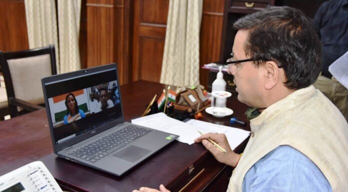 मुख्यमंत्री पुष्कर धामी ने हॉकी खिलाड़ी वंदना कटारिया से बात कर हॉकी टीम में प्रतिभाग करने वाली सभी खिलाड़ियों को दी बधाई