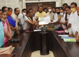 मुख्यमंत्री पुष्कर धामी से मिले ब्लाक प्रमुख संचालक मण्डल के सदस्य अपनी विभिन्न समस्याओं से कराया अवगत