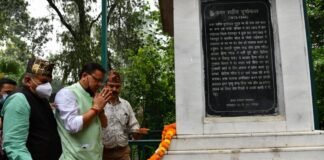 अमर शहीद मेजर दुर्गा मल्ल के बलिदान दिवस पर सीएम पुष्कर धामी ने अर्पित की श्रद्धांजलि